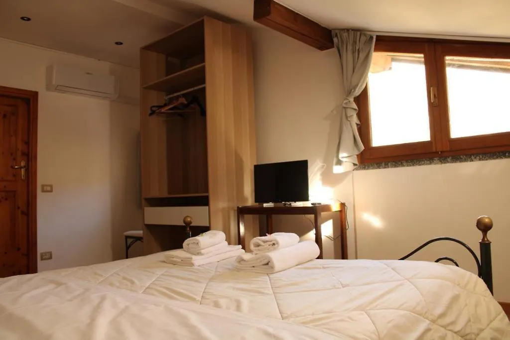 Hotel Al Verde Mandello del Lario 2*,  Italien