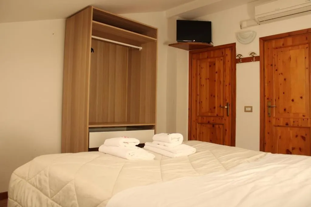 Hotel Al Verde Mandello del Lario 2*,  Italy